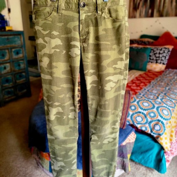 Banana Republic heritage Green Camoflauge Jeans, Size 25 - Picture 1 of 8
